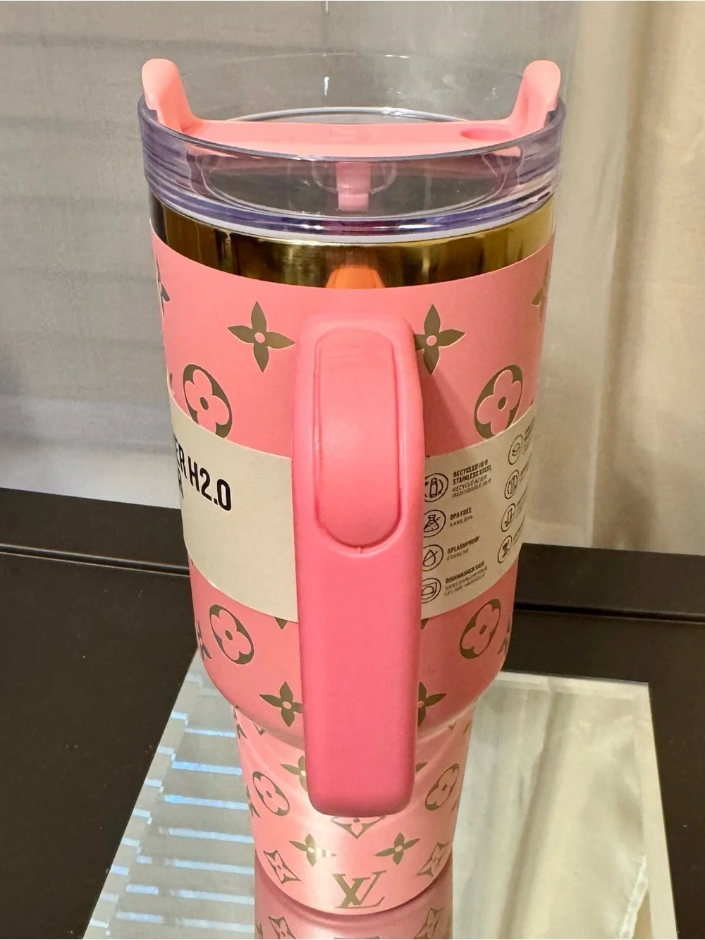 New Stanley Pink and Gold Quencher H2.0 Tumbler with Handle - Picture 4 of 9
